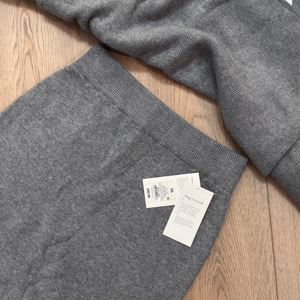 Uniqlo Charcoal Women's Skirt Set - Picture 3 of 5